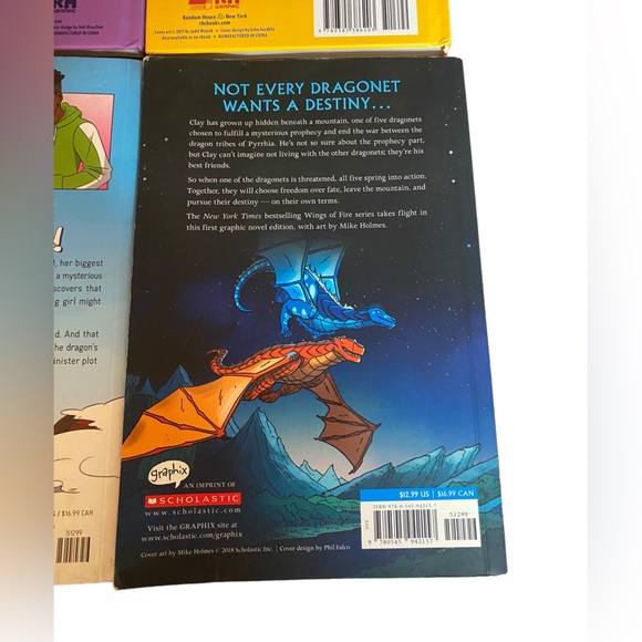 Graphic Novel Bundle incl.  Wings of Fire, HiLo, City of Dragons, Best of Iggy - Picture 9 of 10